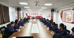 集團(tuán)公司領(lǐng)導(dǎo)為新華西黨總支部黨員講主題教育專題黨課