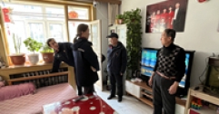 【市城市燃熱集團(tuán)富泰熱力】新華西分公司黨總支走訪慰問黨員、社區(qū)困難群眾